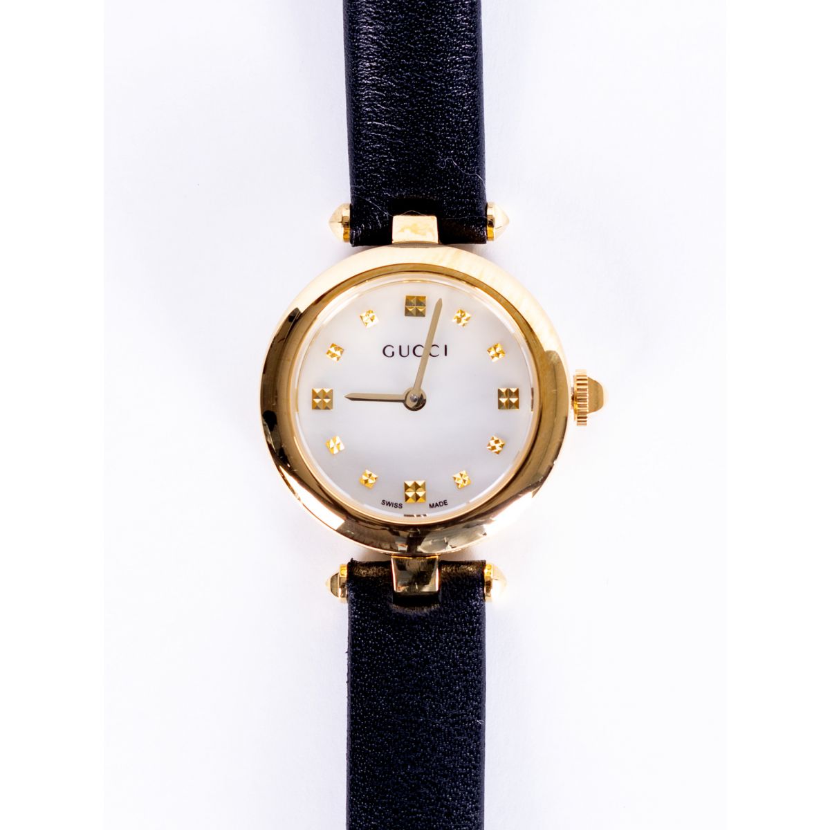 Наручные часы Gucci G001 часы женские кварцевый механизм, кожаный ремешок, белый циферблат Наручные часы Gucci G001 часы женские кварцевый механизм, кожаный ремешок, белый циферблат
